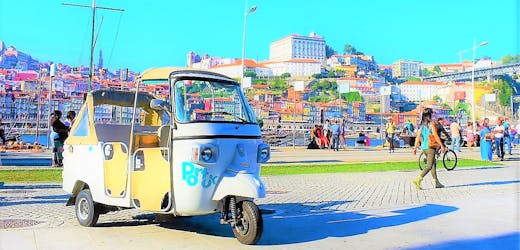 Rondom een tuktuktour van een halve dag in Porto